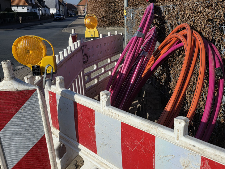 Beim Glasfaserausbau sind stets umfangreiche Tiefbauarbeiten notwendig (Symbolbild).