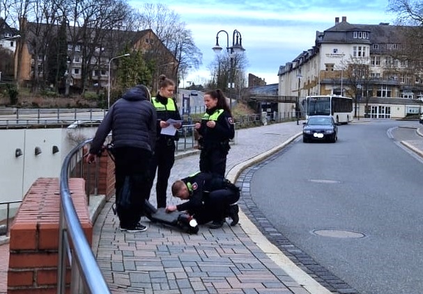 Kontrolle eines E-Scooters.