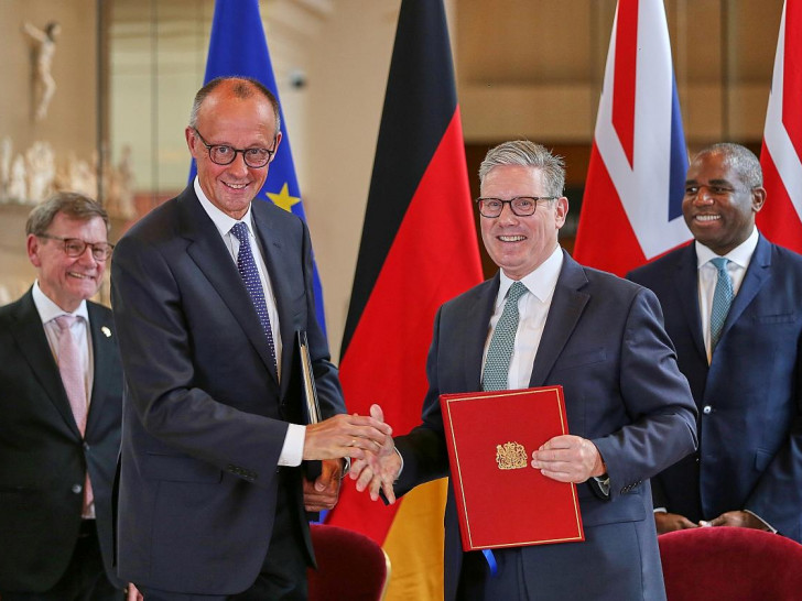 Unterzeichnung von Freundschaftsvertrag Deutschland-UK (Archiv)