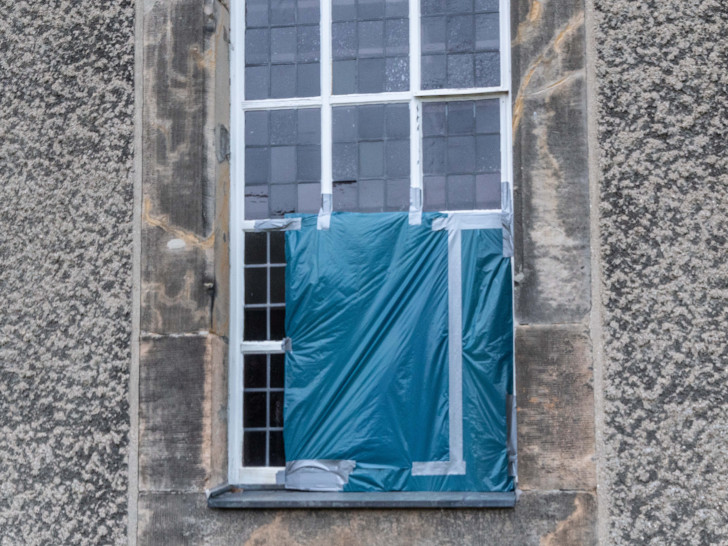 Die beschädigte Kirche.