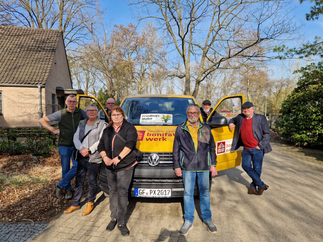 Das Fahrer-Team vom Friedhofsmobil geht bald wieder regelmäßig auf Tour.