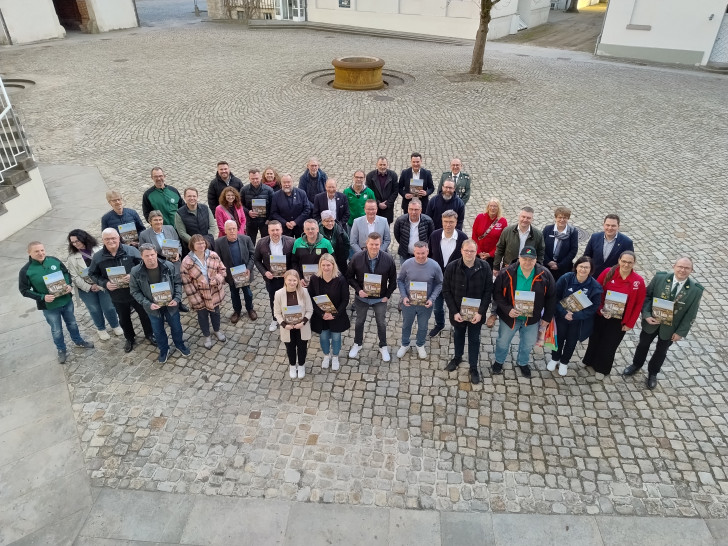  Im Rahmen der Sportstättenförderung vergibt der Landkreis Gifhorn eine Fördersumme von insgesamt 400.000 Euro an örtliche Vereine und Gebietskörperschaften. 27 Förderanträge für Baumaßnahmen werden in diesem Jahr unterstützt. 