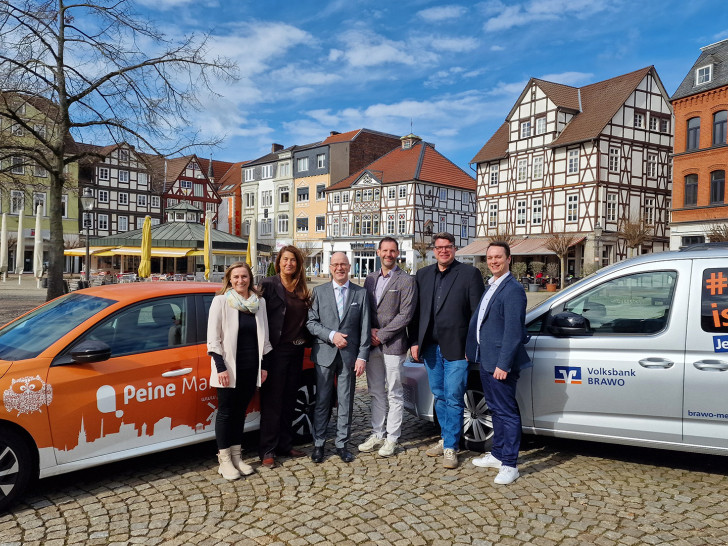 Freuen sich auf den BRAWO Mobility Spring: Marina Scharenberg (Eventmanagerin Peine Marketing, v.l.), Anja Barlen-Herbig (Geschäftsführerin Peine Marketing), Stefan Honrath (Leiter der Direktion Peine der Volksbank BRAWO), Christian Hagen (Geschäftsführer Hagen Energiesysteme & Gebäudetechnik), Sören Stolte (Vorstandsmitglied der Kaufmannsgilde zu Peine) und Thorge Karnick (stellv. Aufsichtsratsvorsitzender Peine Marketing.