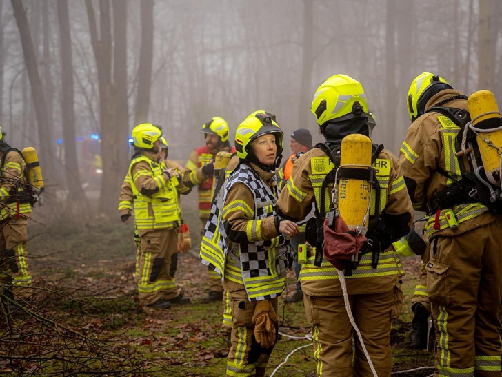 Realistische Einsatzübung in Wildeshausen: Feuerwehr trainiert Menschenrettung unter Nullsicht (Archiv)