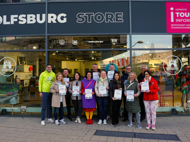 Die neuen Gästeführer für die Stadt Wolfsburg.