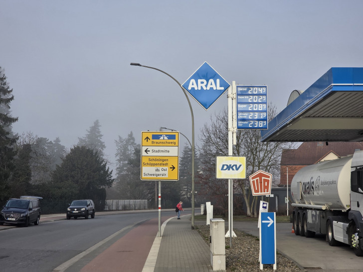 Bei der Aral-Tankstelle an der Leipziger Straße in Wolfenbüttel gibt es am Mittwochvormittag keinen Kraftstoff für unter 2 Euro pro Liter.