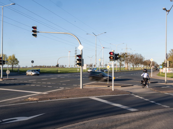 Am Kreuzungsbereich Ludwig-Erhard-Straße/Peiner Straße sollen Blitzer-Ampeln installiert werden. 