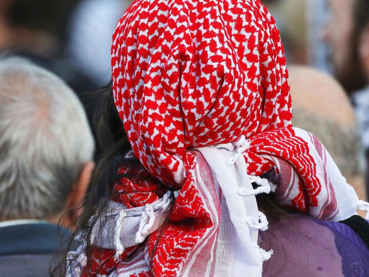 Mann mit Pali-Tuch (Archiv)