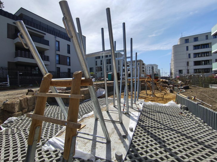 Die Arbeiten auf dem "Kletterspielplatz" in den Steimker Gärten schreiten voran.