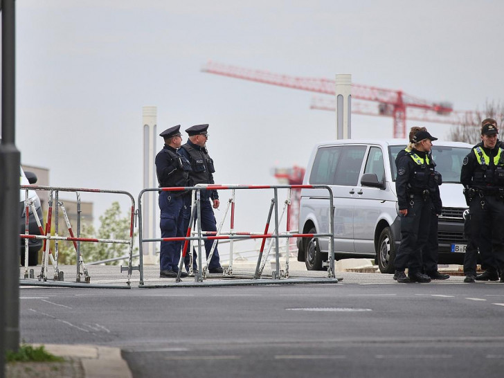 Polizeiabsperrung vor dem Bundeskanzleramt (Archiv)