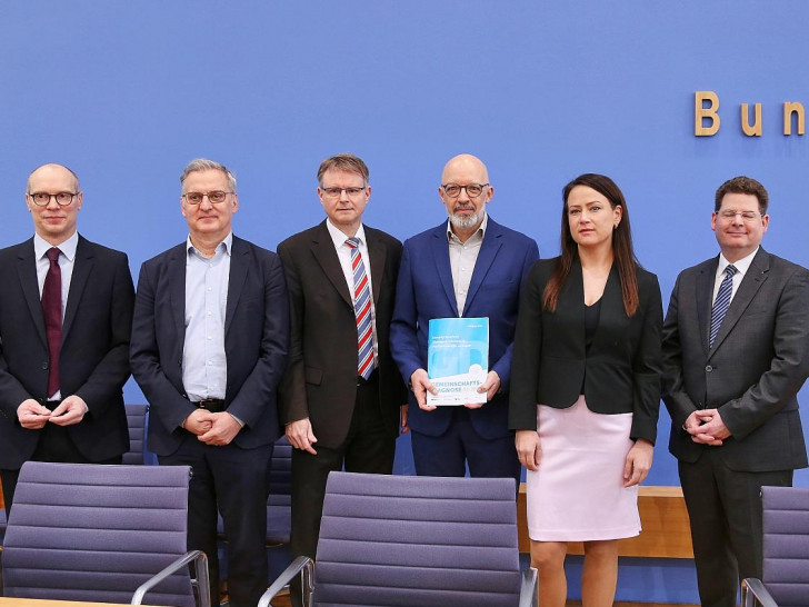 Gemeinschaftsdiagnose der Wirtschaftsforschungsinstitute Frühjahr 2026 am 01.04.2026