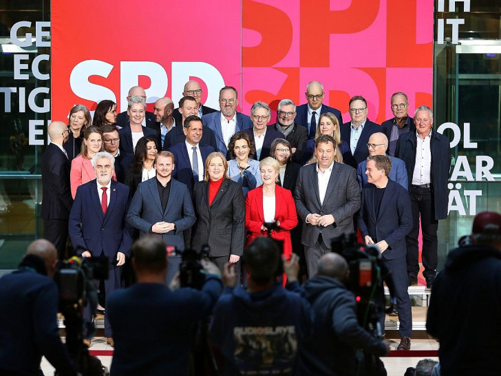 Gruppenfoto nach SPD-Krisensitzung (Archiv)
