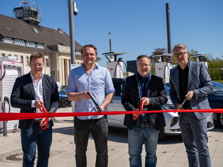 Kai Florysiak, Sven Spiekermann, Dr. Carsten Krebs, Gerold Leppa bei der offiziellen Eröffnung am gestrigen Mitwoch.