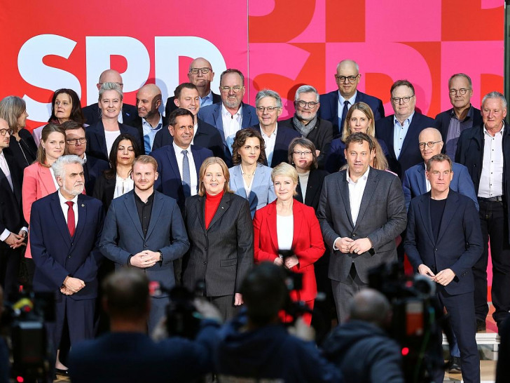 Gruppenbild nach SPD-Krisensitzung (Archiv)