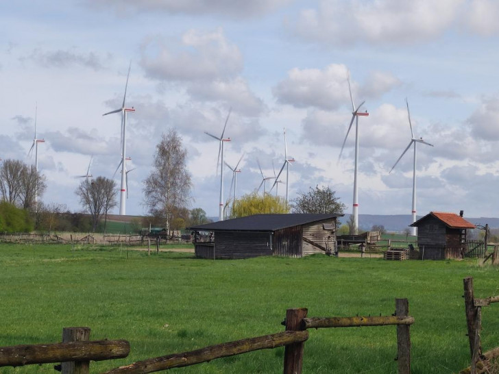 Der Windpark aus Richtung Wendessen.
