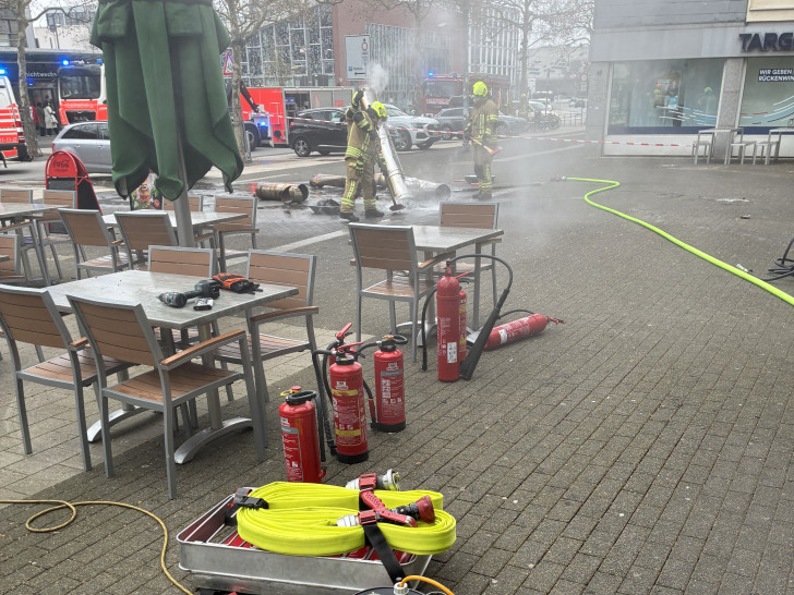 Die Feuerwehr brachte den Brand in der Porschestraße schnell unter Kontrolle.
