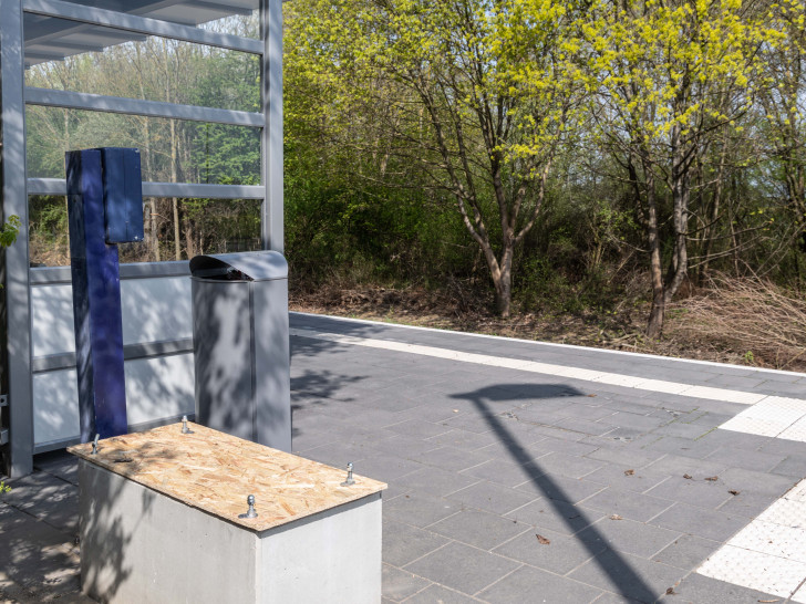 Der gesprengte Automat wurde mittlerweile abtransportiert.