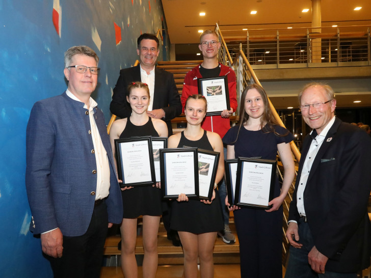 Sportlerehrung der Stadt Gifhorn 2026: Die geehrten Sportlerinnen und Sportler so- wie Laudatoren