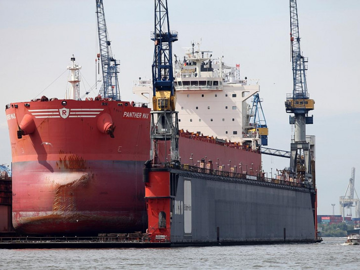 Schiff in einer Werft (Archiv)