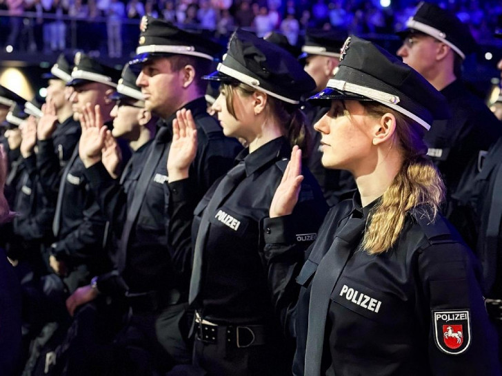 Die Studierenden leisten ihren Diensteid (Archiv)