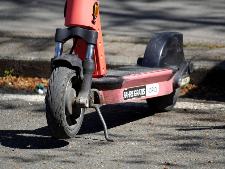 Ein E-Scooter-Fahrer kam bei einem Unfall ums Leben.