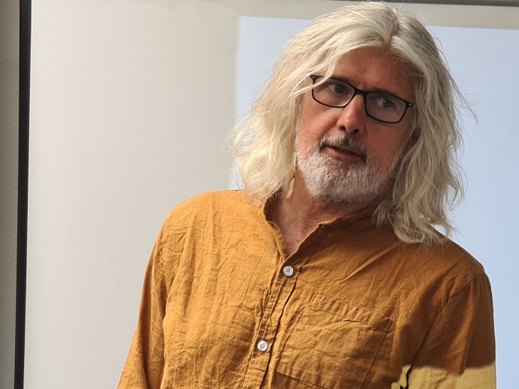 Joachim Masannek liest und erzählt die Geschichten der Wilden Kerle in der Stadtbibliothek Salzgitter-Bad.