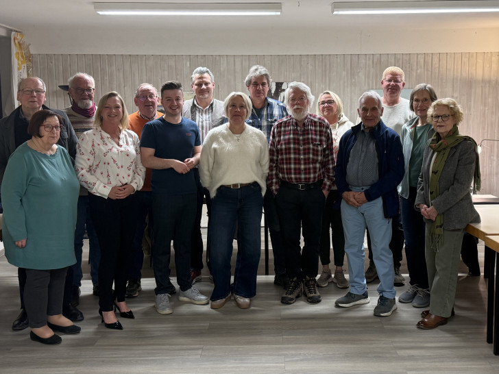 Die Mitglieder des SPD-Ortsvereins West Elm 1867 bei einer Versammlung.