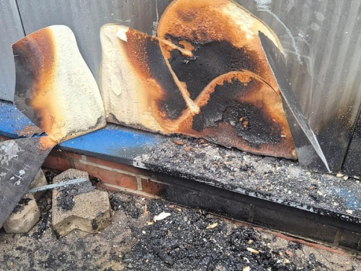 Fassadenbrand Sporthalle Hundsmühlen (Archiv)