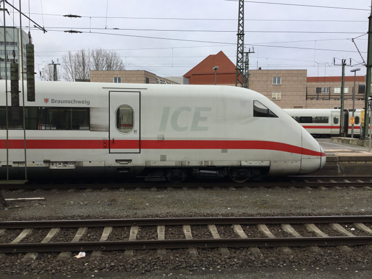 Der aktuell im Einsatz befindliche ICE 2 mit dem Taufnamen Braunschweig.