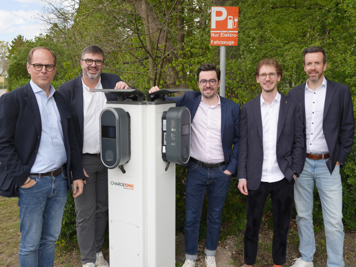  Dr. Albrecht Kindler (GF und CFO, CUBOS), Klaus Holzhauser (ChargeOne), Oskar Klaes (CCO, CUBOS), Maximilian Wille (Chief of Staff, CUBOS), Philipp Breuer (ChargeOne)