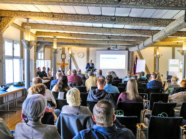 Rund 40 Besucherinnen und Besucher kamen zum Rathausdialog