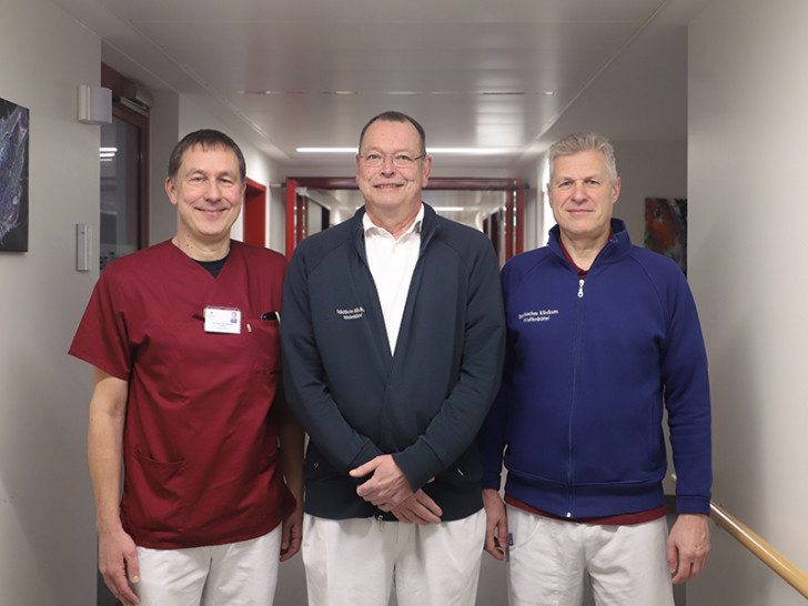 Freuen sich über die erneute Zertifizierung: (v.l.) Dr. Ulf Harding, Dr. Thomas J. Hockertzund Dr. Rötger Opperbeck.