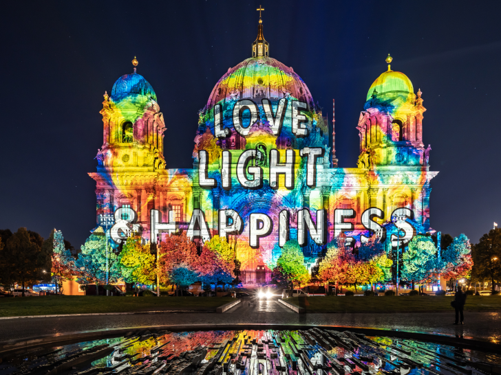 Der Berliner Dom beim Festival of Lights 2025.