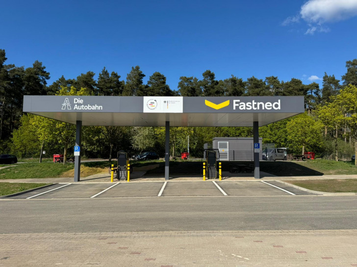 Die neuen Schnellladestationen Uhry Nord an der A2.