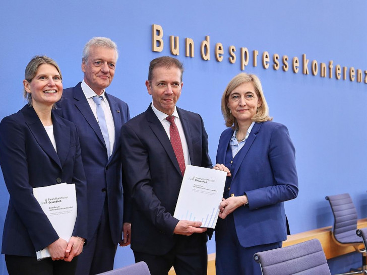 Gesundheits-Kommission legt Vorschläge vor (Archiv)