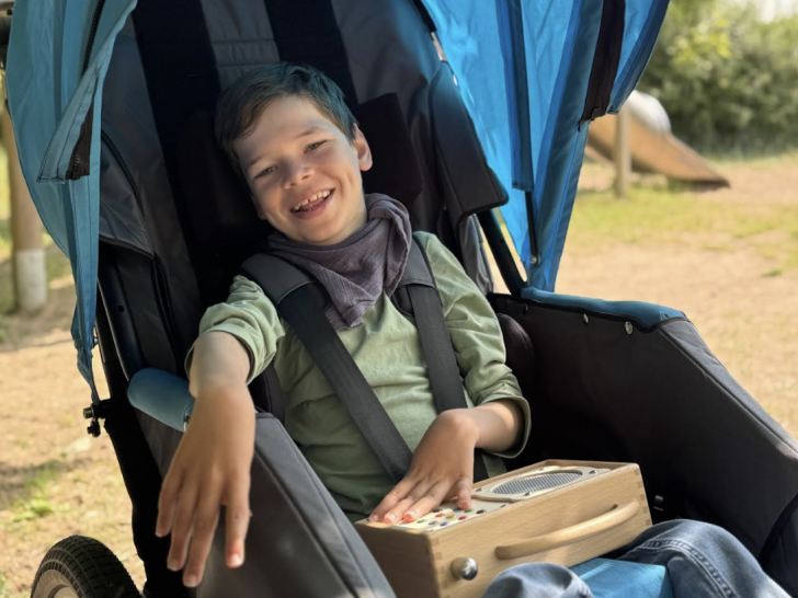 Mika würde ein vierbeiniger Freund im Alltag sehr helfen.