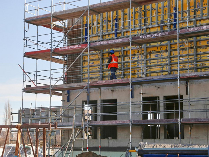 Bauarbeiter auf Baustelle (Archiv)