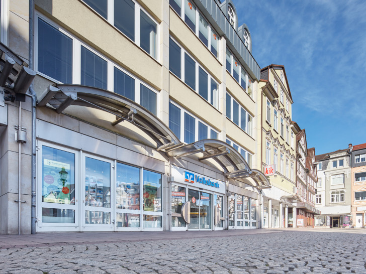 Für den von der Volksbank BRAWO geplanten Neubau ihrer Peiner Hauptstelle am Marktplatz werden voraussichtlich im Mai 2026 die Bauarbeiten beginnen.