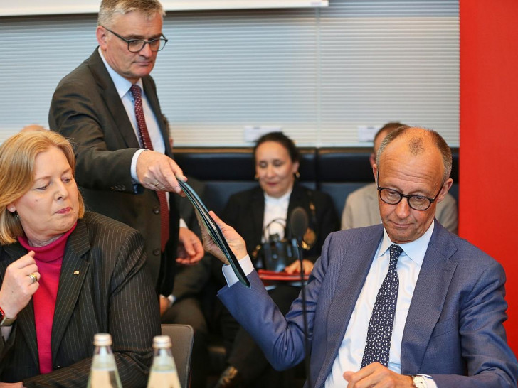 Bärbel Bas, Stefan Kornelius, Friedrich Merz am 19.05.2026