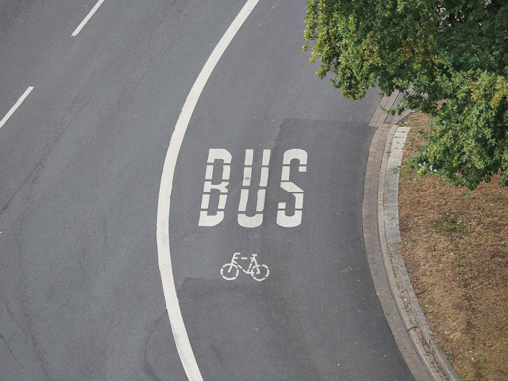 Fahrspur für Busse und Fahrräder (Archiv)