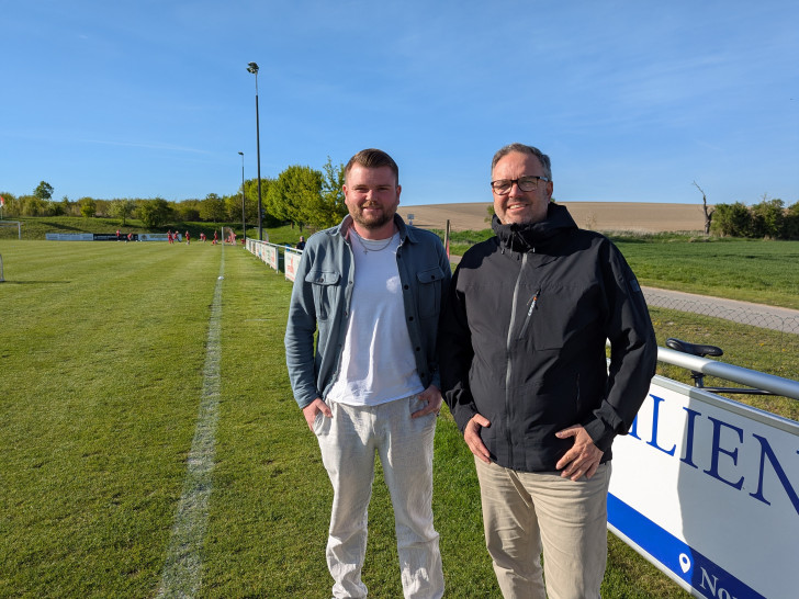 Sie sind erstmal eine große Sorge los: die Vorstandsmitglieder des SV Wendessen, Marcel Döring (li.) und Hendrik Weber.