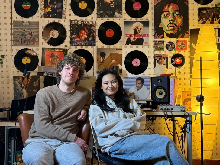 Joey Becker und Tiara Louis bringen mit dem Verein If a Bird junge Menschen in Braunschweig durch Musik zusammen und schaffen Raum für Kreativität und Austausch.