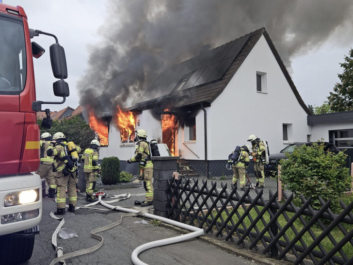 Am Freotagabend brannte ein Einfamilienhaus in Oker. 