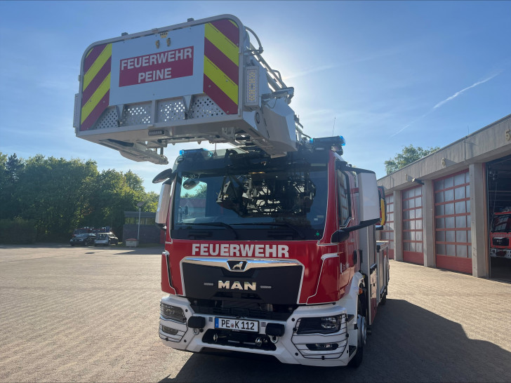 Die Feuerwehr freut sich über die neue Drehleiter.