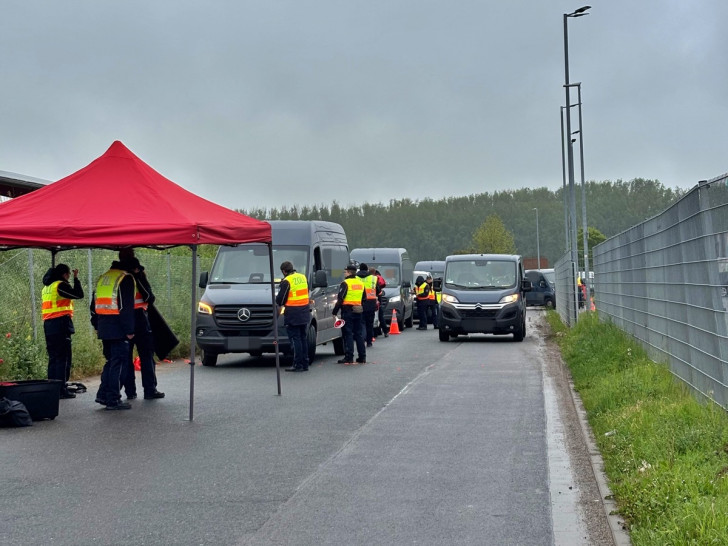 Die Braunschweiger Zöllner kontrollierten Paketlieferdienste.