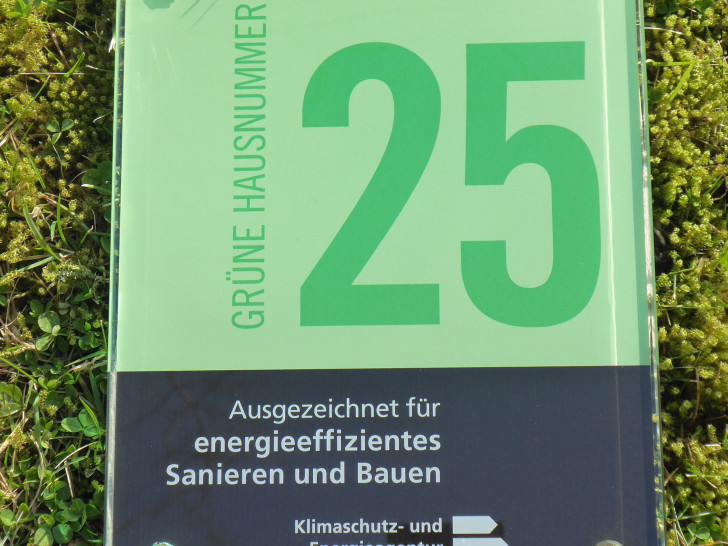 Die Grüne Hausnummer kann am eigenen Haus angebracht werden.