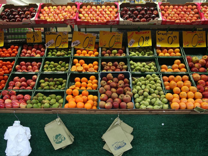 Früchte auf einem Obststand (Archiv)