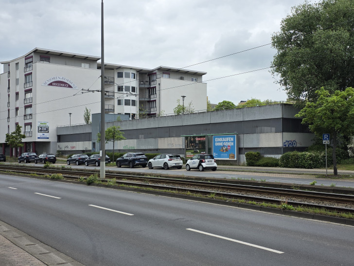 Zu viele Parkplätze: Unter anderem stehen Parkpaletten im Emsviertel leer.