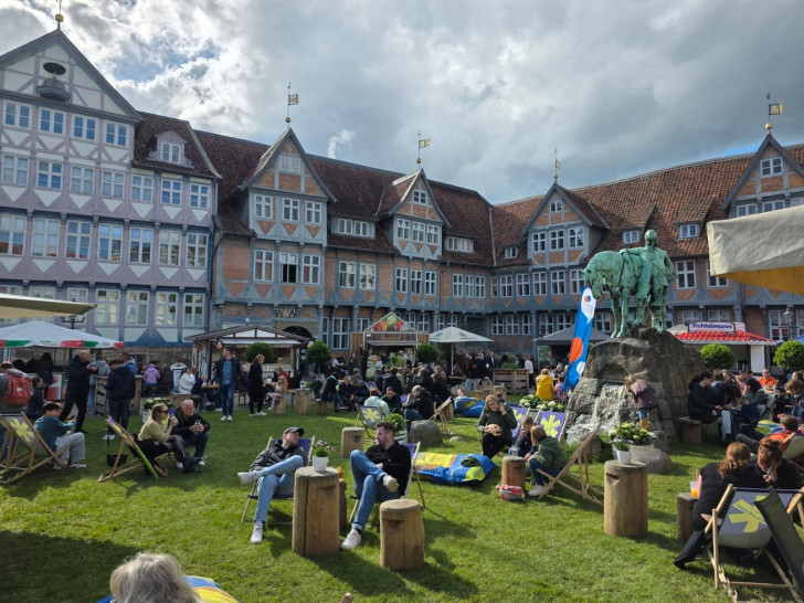 Das unbeständige Wetter hielt die Besucher nicht davon ab, das Maifest zu besuchen