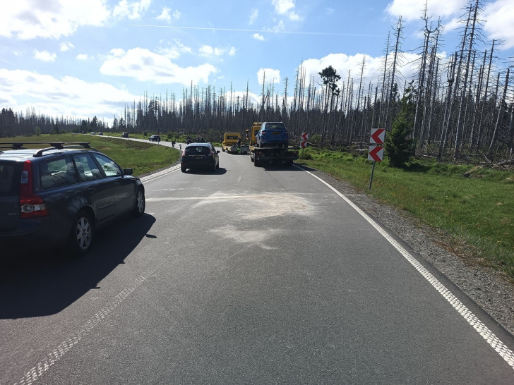  Ein Motorradfahrer wurde bei einem Unfall auf der B242 schwer verletzt.